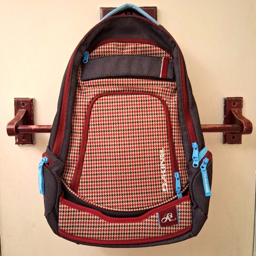 Dakine Backpack with Skate Carry (Limited Edition) | Red & Blue | Chest Strap